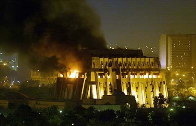 Paleis van Saddam in vlammen